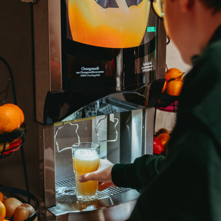 Automat für Getränke so wie Orangensaft