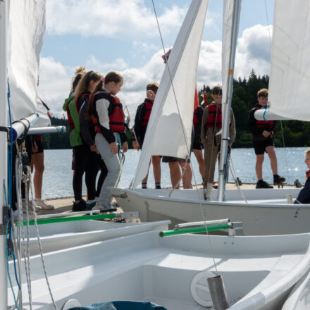 segeln-und-multisport-sommerlager-dsc09960-scaled.jpg
