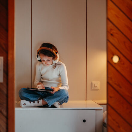 worriken-ferienwohnung-maedchen-chill.jpg